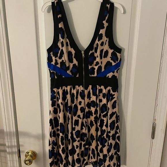 Womens Leopard Print Dress. Zipper Back. Size 9 - Picture 2 of 3